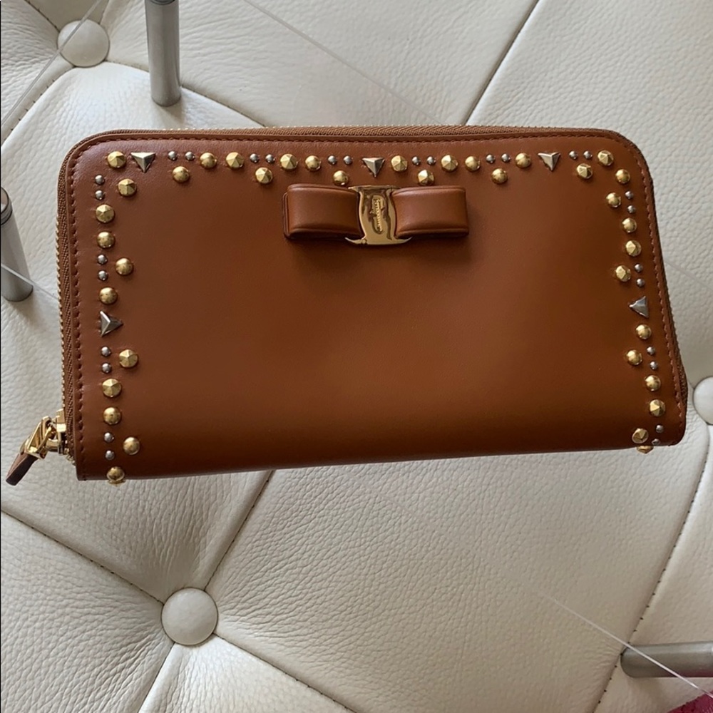 Authentic salvatore ferragamo wallet beautiful ❤️